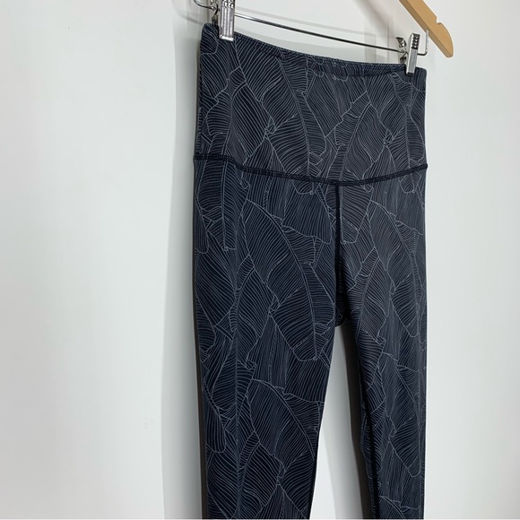 Wela Honolulu Hawaii Black Gray Tropical Palm Athletic Leggings Size Medium - Picture 3 of 16